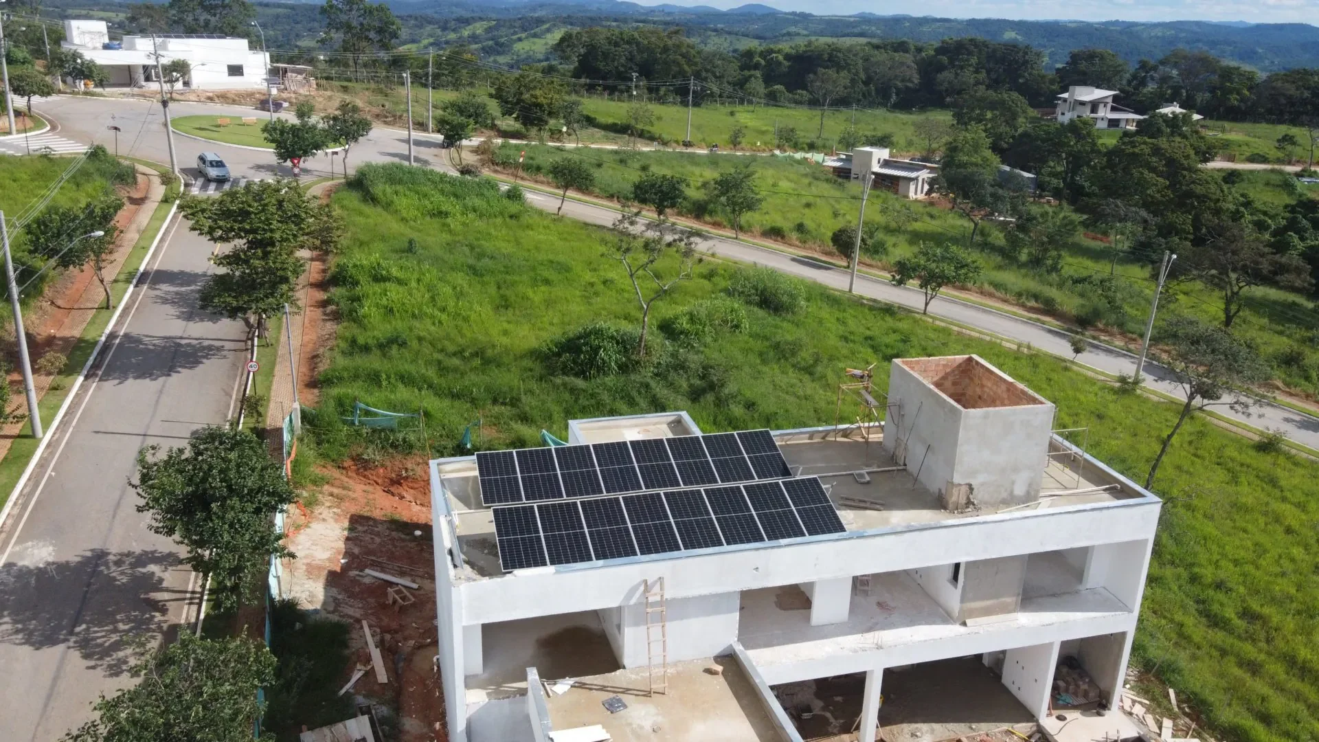 Projeto fotovoltaico residencial em implantação em Contagem